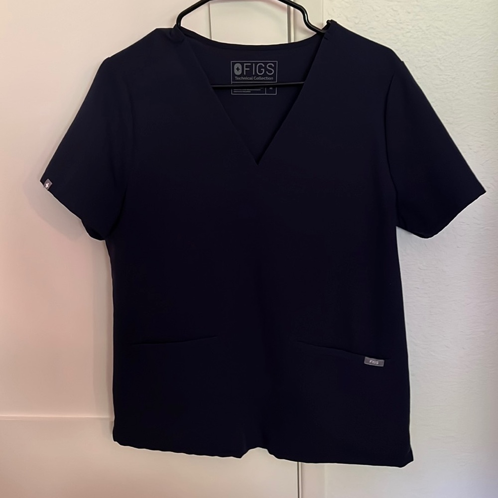 Figs Navy three pocket scrub top, size M